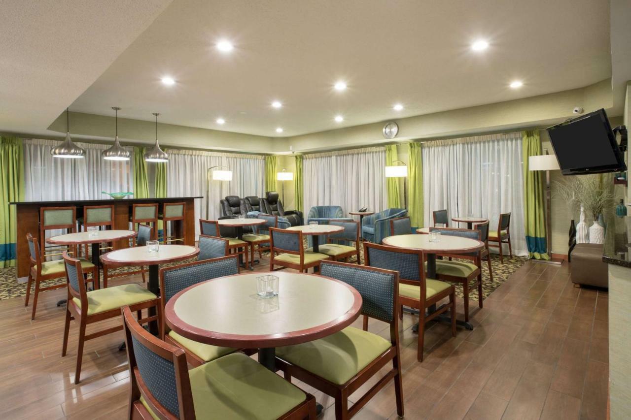 Hotel Baymont By Wyndham Thornton Esterno foto